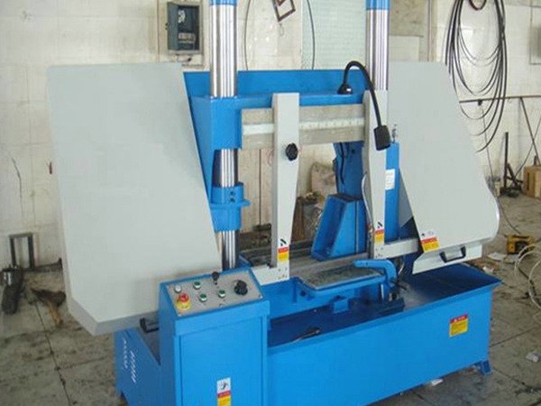 雙柱臥式帶鋸床的結構特點(diǎn)