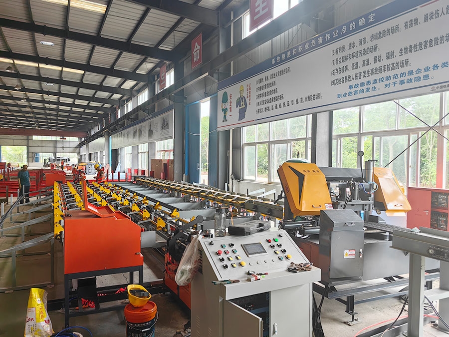 數控鋸切套絲打磨生產(chǎn)線(xiàn)1